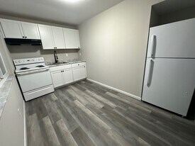 Bruce Court in Florissant, MO - Building Photo