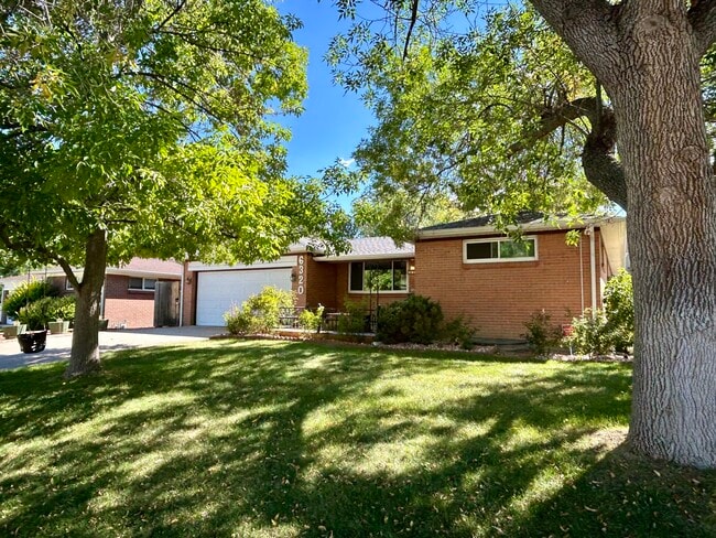 6320 E Iowa Ave, Unit A in Denver, CO - Building Photo - Building Photo