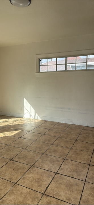 4327 Kenwood Ave, Unit Back in Los Angeles, CA - Building Photo