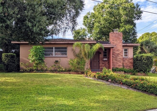 property at 1310 W Woodlawn Ave