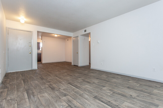 Landmark in Beaumont, TX - Building Photo - Interior Photo