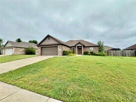 441 Sorrento Dr in Centerton, AR - Building Photo