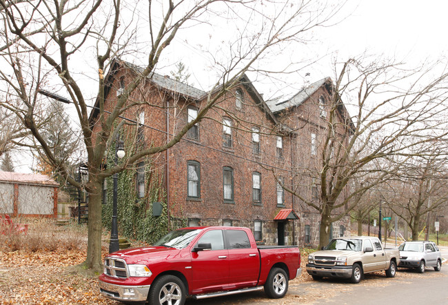 Old Brewery Apartments in Ann Arbor, MI - Foto de edificio - Building Photo