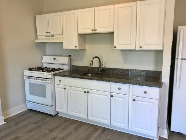 207 Broadway, Unit 2 in Everett, MA - Foto de edificio - Building Photo