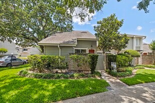 13002 Greenway Chase Ct in Houston, TX - Building Photo