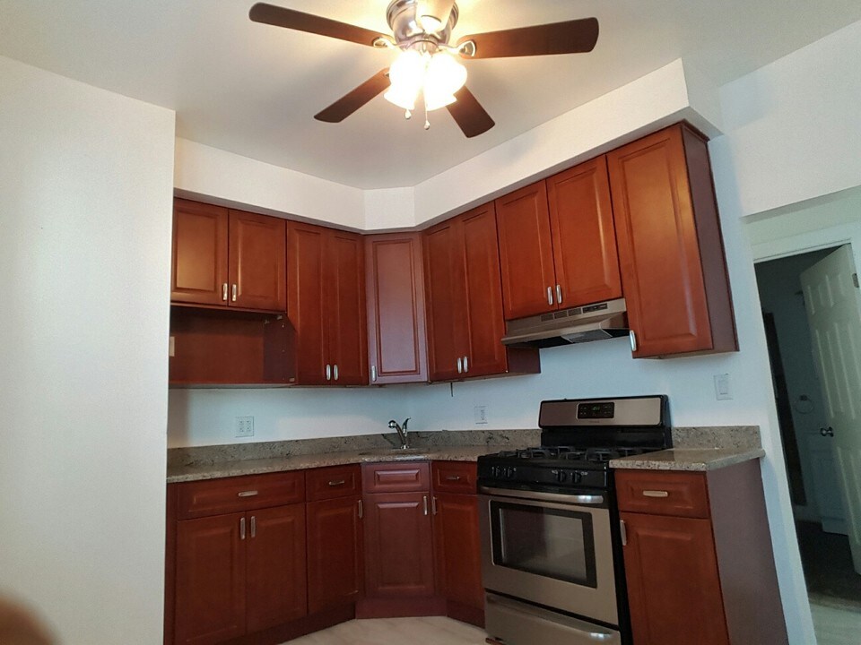 63 Weequahic Ave in Newark, NJ - Building Photo