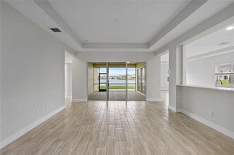 5218 Liberty Ln, Unit 103 in Westlake, FL - Foto de edificio - Building Photo