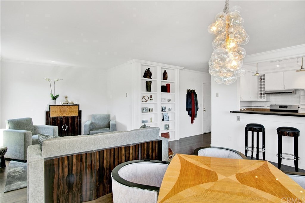 9005 Cynthia St, Unit 301 in West Hollywood, CA - Foto de edificio