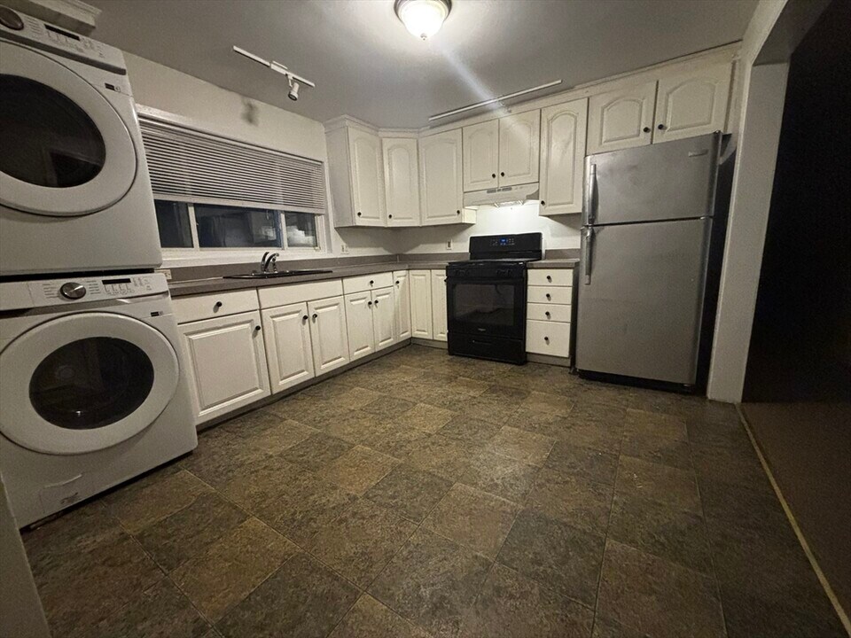 842 Saratoga St in Boston, MA - Building Photo