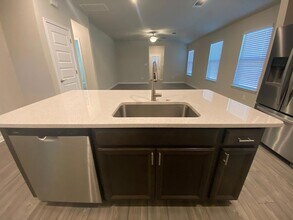 10301 Mager Ln in Hutto, TX - Building Photo - Building Photo