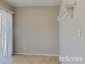 5756 Dew Mist Ln in Las Vegas, NV - Foto de edificio - Building Photo