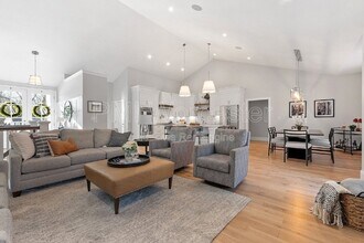 57 Old Brook Rd in Shrewsbury, MA - Building Photo - Building Photo