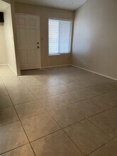 817 Quail Ln-Unit -817-6 in Bakersfield, CA - Building Photo - Building Photo