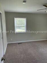 4812 Oak Hill Rd, Unit B in Evansville, IN - Foto de edificio - Building Photo
