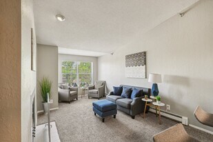 The Felix in Burnsville, MN - Building Photo