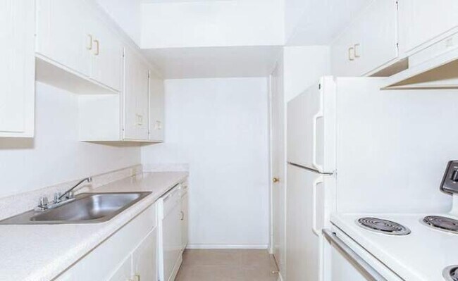 property at 1617 Fountain View Dr