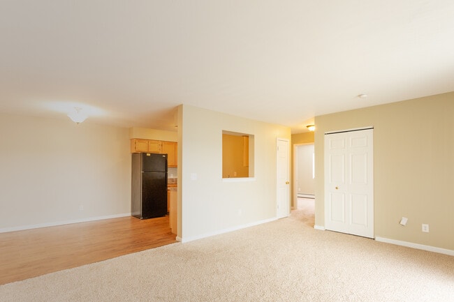 Newbury Apartment Homes in Syracuse, NY - Building Photo - Interior Photo