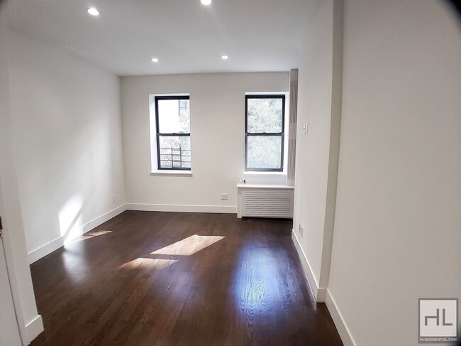 EAST 49 STREET in New York, NY - Building Photo - Building Photo