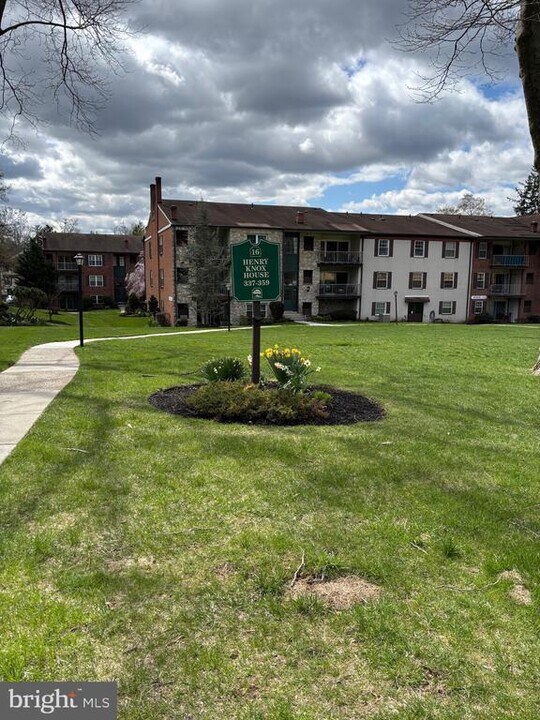338 Drummers Ln-Unit -338 in Wayne, PA - Building Photo