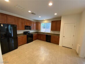 10436 Yew Blossom Ave in Las Vegas, NV - Building Photo - Building Photo