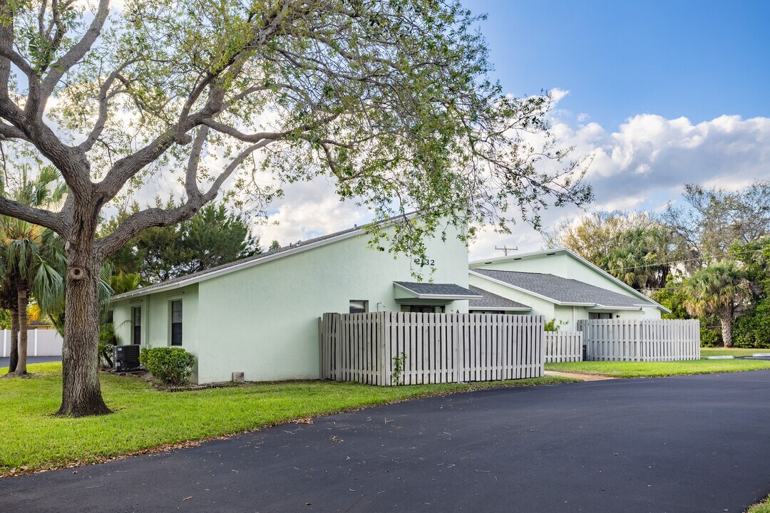 Jupiter Lakes Villas in Jupiter, FL - Building Photo