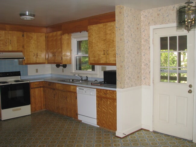 property at 1603 E Market St