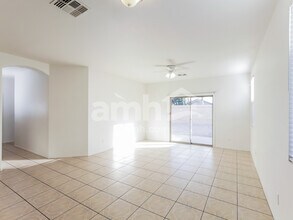 12238 W Lincoln St in Avondale, AZ - Foto de edificio - Building Photo