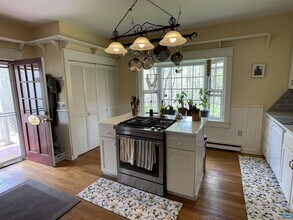 954 Old Lynchburg Rd in Charlottesville, VA - Building Photo - Building Photo