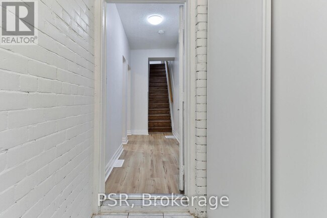 212 Coxwell Ave in Toronto, ON - Building Photo - Building Photo