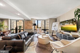 2020 Walnut St, Unit 14CD in Philadelphia, PA - Building Photo - Building Photo