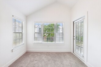 Wesley St. Claire Apartments at Lawrenceville in Lawrenceville, GA - Foto de edificio - Building Photo