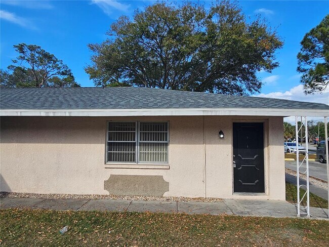 201 Northwest Jefferson Cir N in St. Petersburg, FL - Building Photo - Building Photo