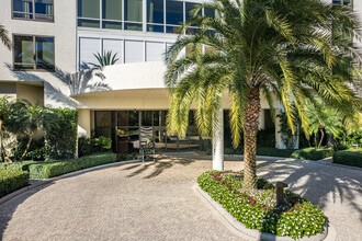 Le Jardin at Park Shore in Naples, FL - Building Photo - Building Photo