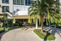 Le Jardin at Park Shore in Naples, FL - Foto de edificio - Building Photo