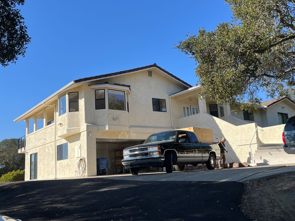 1077 Karina Way in Arroyo Grande, CA - Foto de edificio