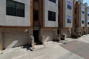 724 Skyline Bluff Ct in Fort Worth, TX - Building Photo