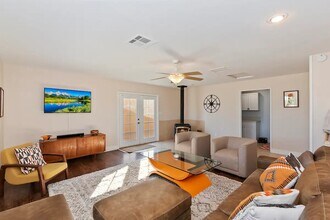 58327 Bonanza Dr in Yucca Valley, CA - Building Photo - Building Photo