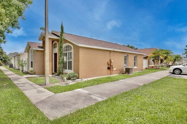 2454 Harbor Town Dr in Kissimmee, FL - Building Photo - Building Photo