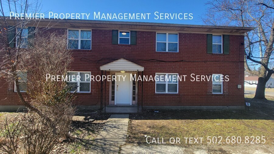 6603 Strawberry Ln in Louisville, KY - Building Photo