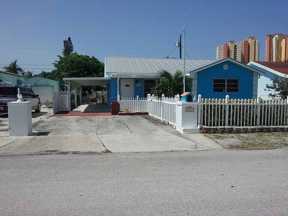 224 E 23rd St in West Palm Beach, FL - Building Photo