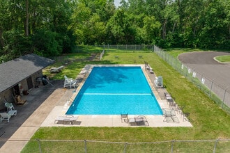 Residences at Covered Bridge in Liverpool, NY - Foto de edificio - Building Photo
