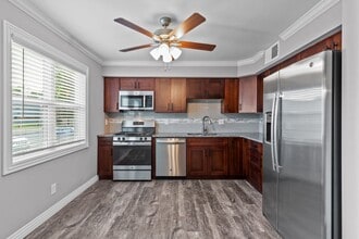 Forest Park Townhomes in Springfield, MO - Foto de edificio - Building Photo