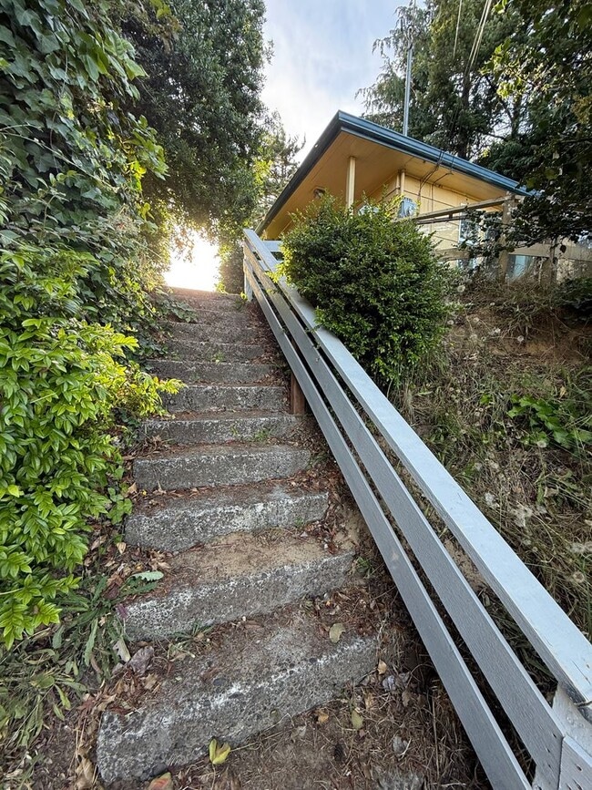 2086 McPherson Ave in North Bend, OR - Building Photo - Building Photo