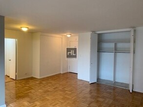 5 AVENUE, Unit 16L in New York, NY - Building Photo - Building Photo