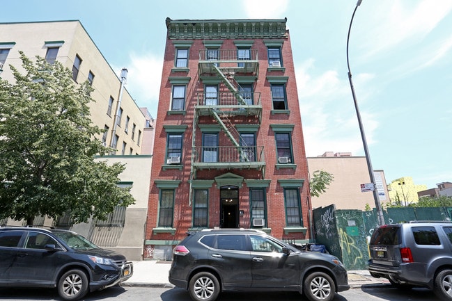 194 Humboldt St in Brooklyn, NY - Building Photo - Building Photo