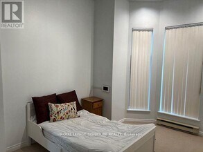 208 Carlton St. in Toronto, ON - Building Photo - Building Photo