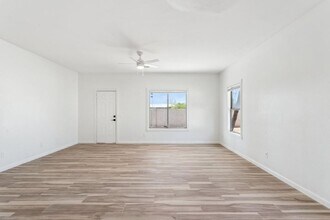 132 W Southgate Ave in Phoenix, AZ - Building Photo - Building Photo