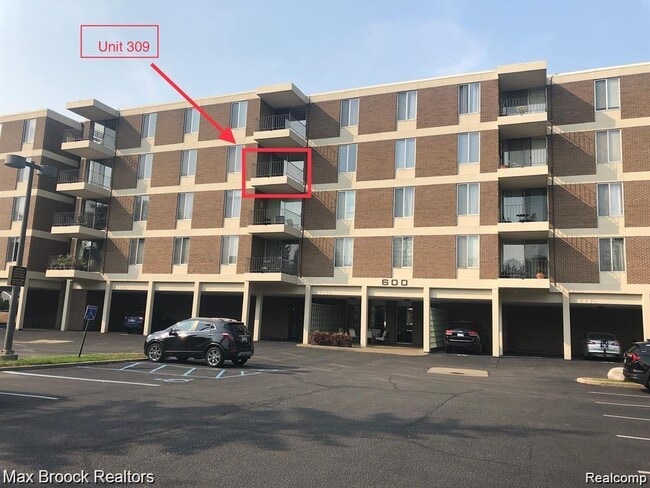 600 W Brown St in Birmingham, MI - Building Photo - Building Photo