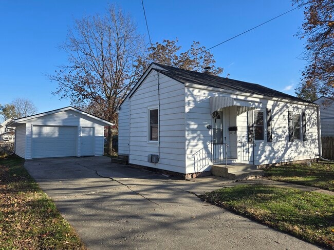 1016 W 5th St S in Newton, IA - Building Photo - Building Photo