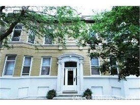 1441 W Waveland Ave in Chicago, IL - Building Photo